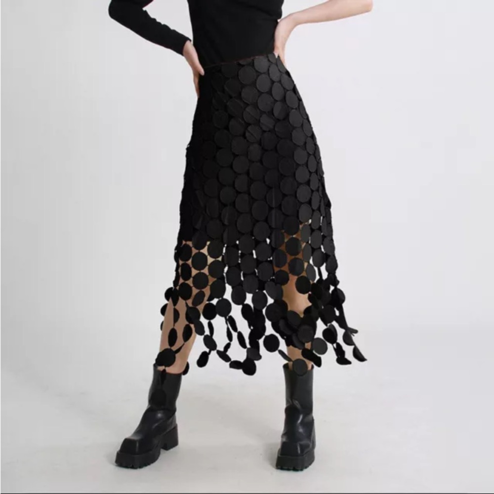 Twotwinstyle size 10 black hollowed out fringe skirt black disc like fringe - Picture 1 of 12